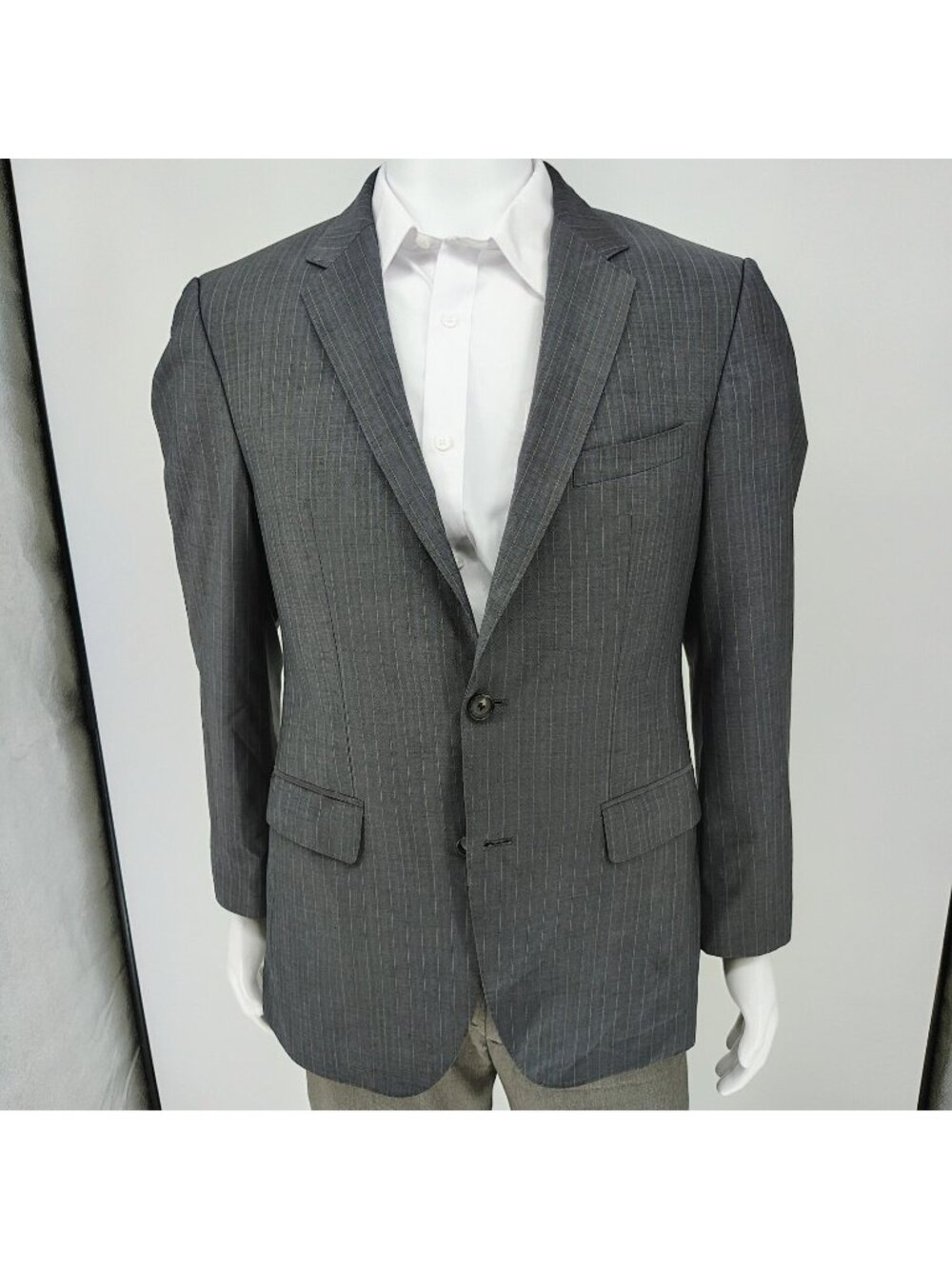 Boss Hugo Boss The James4/Sharp6 Gray with Blue Chalk Stripes Suit Jacket (38R)